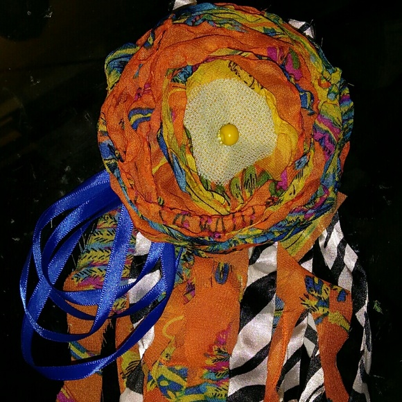 Flower accessories $10-$30 depending on size, time, and materials used! ๐ธ - Picture 4 of 9